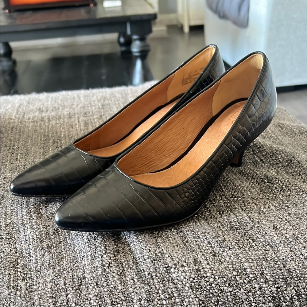 Clarks Black Textured Leather Heels